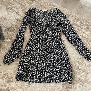 Black and white V neck long sleeve dress.